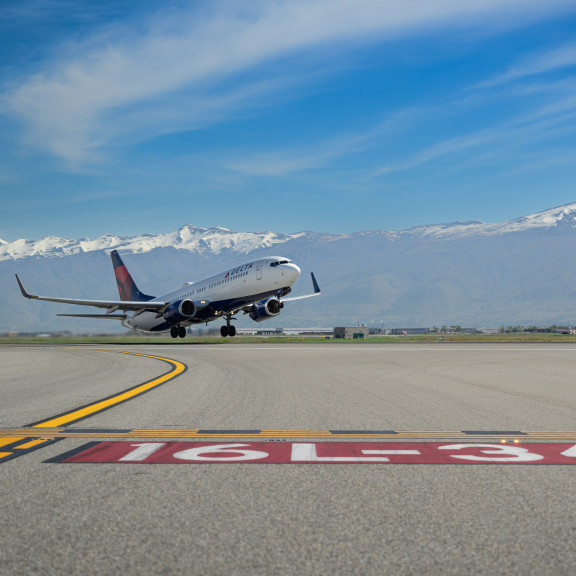 Delta aircraft departing