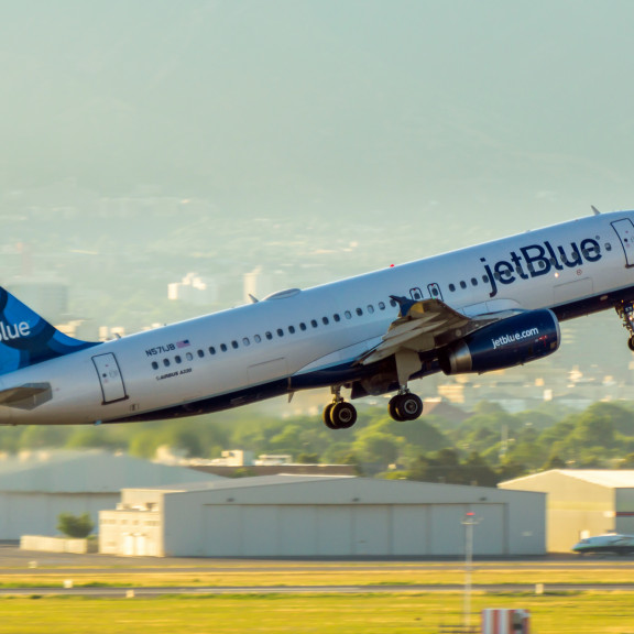 Jet Blue take off