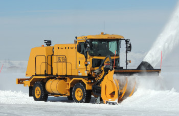SLC Airport Snow removal crews
