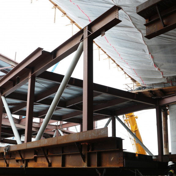 Gateway Bridge hoist into place January 2019