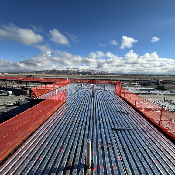 Roof construction of Concourse B east November 2024